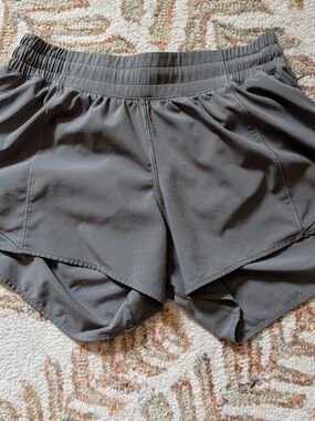 Lululemon Hotty Hot High-Rise Lined Short 2.5 Gray/Green